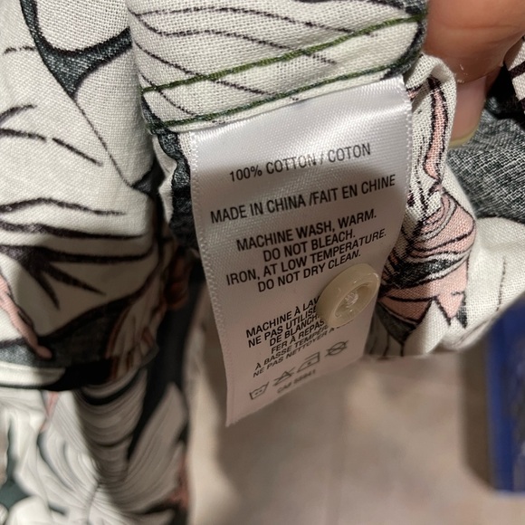 Men’s button down green with pink and white tropical print. New with tags. - Picture 8 of 8
